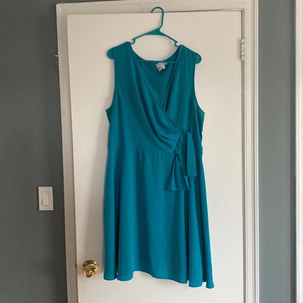 Teal sleeveless midi dress